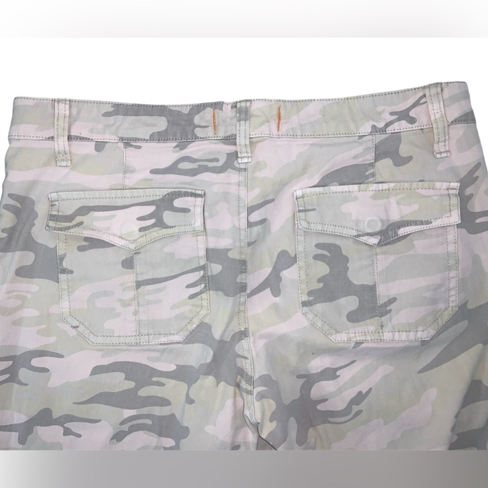 Blossom & Clover y2k Camo Pants Women’s tan green light camo Size 29 - Picture 2 of 11